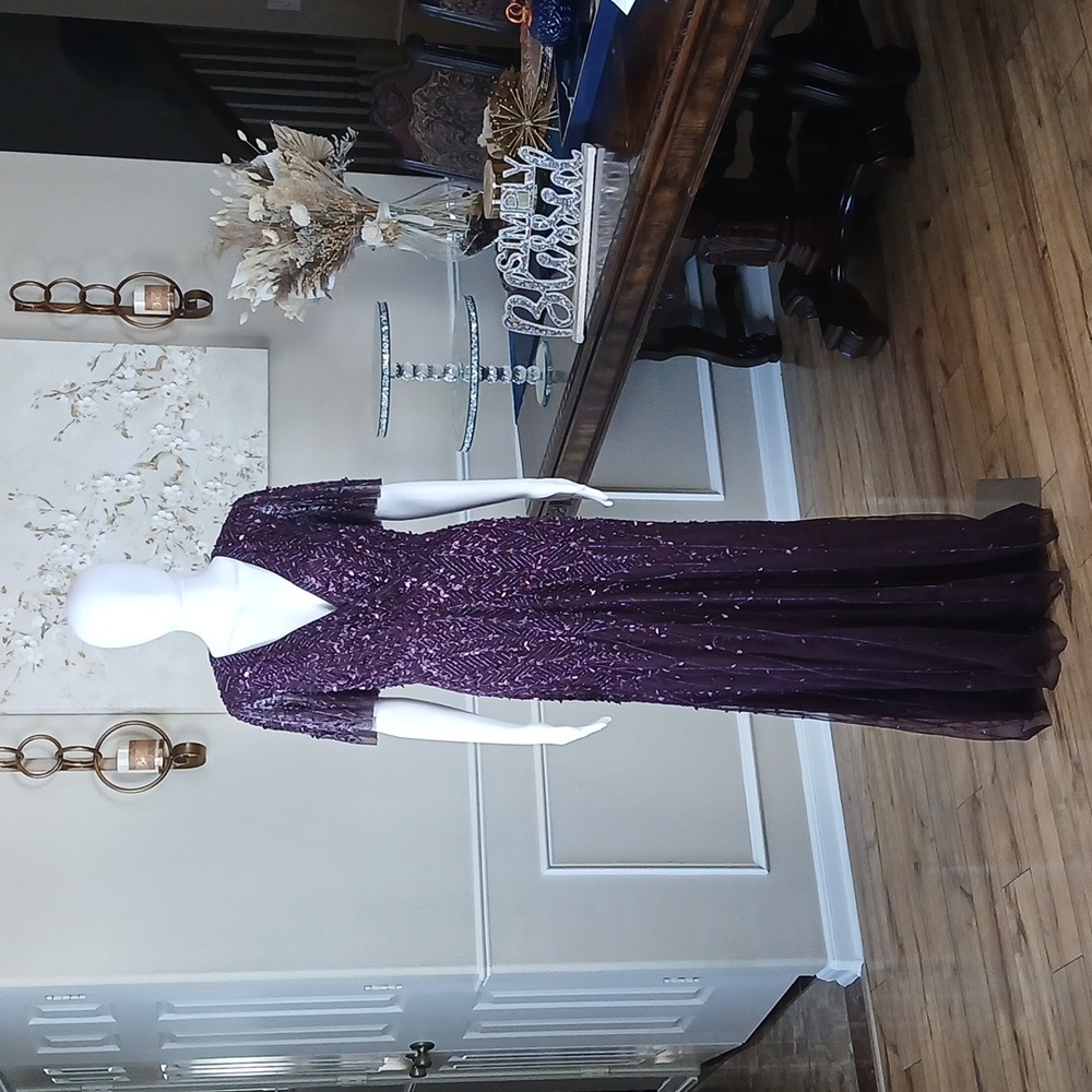 Mac Duggal Purple Embellished Flutter Sleeve Formal Floor-Length Gown. Size 6 - Picture 4 of 17